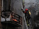 Zásah hasi v Kyjev po ruském útoku. (15. listopadu 2022)