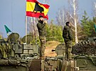 Na cviiti v Adai vrcholí vojenské cviení NATO. Úastní se ho 13 stát. (15....