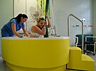 V Krnovsk� nemocnici se do vody narodilo ji� n�kolik set d�t�.