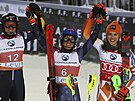 První ti závodnice ve slalomu ve finském Levi. Zleva stíbrná Anna Swennová...