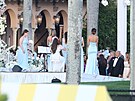 Svatba Tiffany Trumpové. Vpravo její otec Donald Trump se svou souasnou...