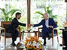 Americký prezident Biden a britský premiér Sunak na summitu G20 na Bali (16....