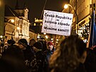 Demonstranti na Národní tíd vedení Ladislavem Vrabelem (17. listopadu 2022)