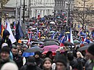 Pochod na podporu demokracie nazvaný R stojí na stran napadené Ukrajiny. 17....