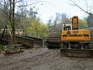 <p>V Holyni začala rekonstrukce mostků přes Dalejský potok.</p>