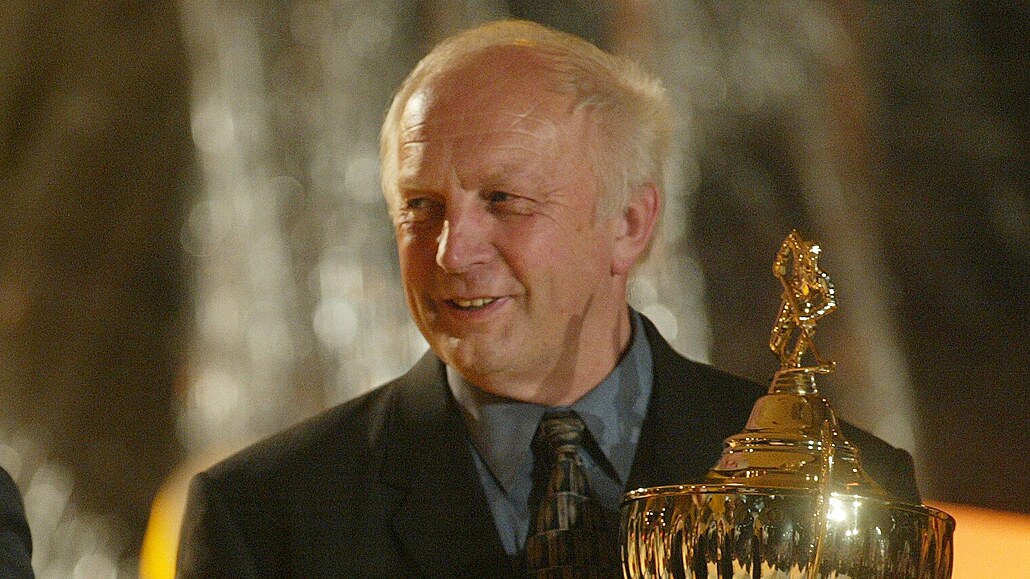 Jaromír Jágr starí na hokejovém galaveeru. (2003)
