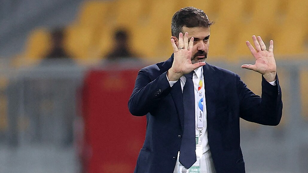 Andrea Stramaccioni jako trenér katarského týmu al-Gharráfa