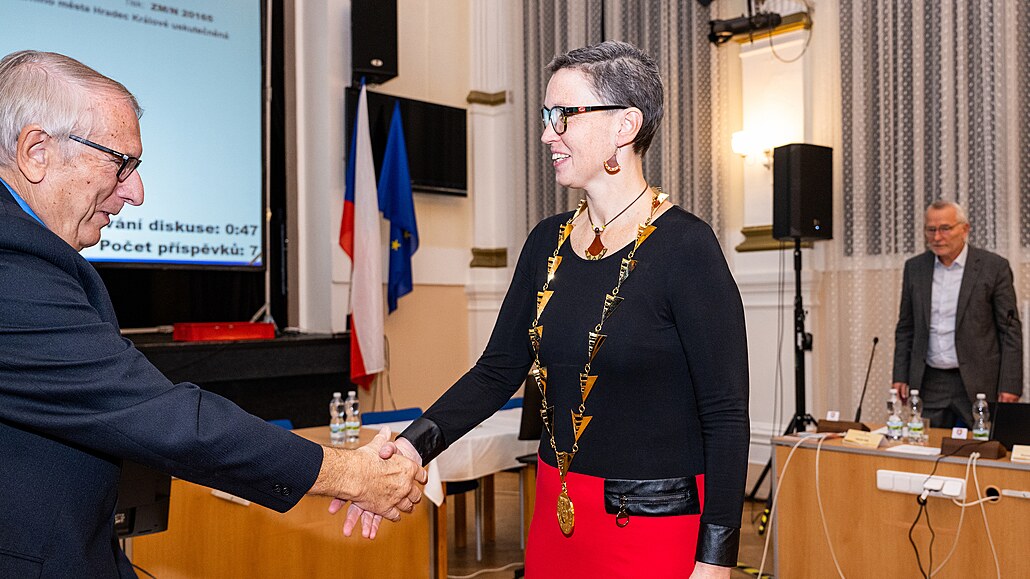 První primátorkou Hradce Králové se stala Pavlína Springerová. (15. listopadu...