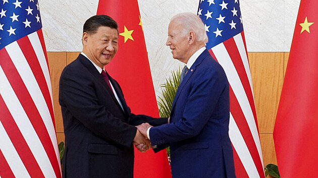 Setk�n� ��nsk�ho a americk�ho prezidenta na summitu G20 na Bali. Vlevo Si �in-pching, vpravo Joe Biden. (14. listopadu 2022)