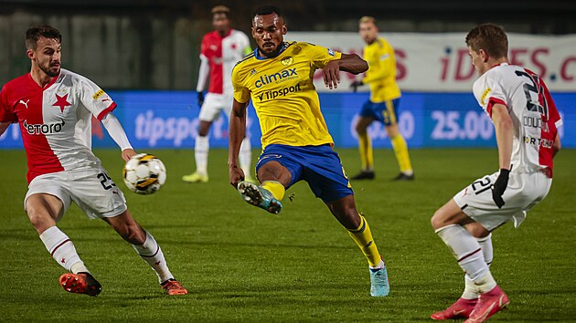 Zl�nsk� z�lo�n�k Joss Didiba hraje m�� mezi dv�ma sl�visty.