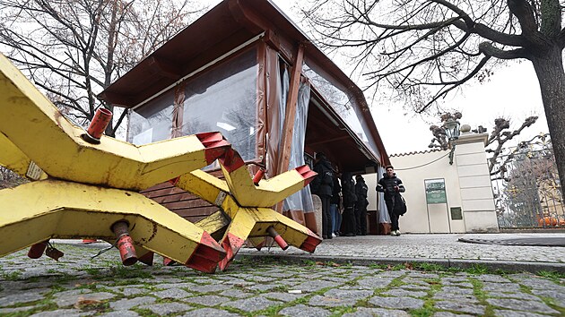 Bezpenostn kontroly na Praskm hrad. (15. listopadu 2022)