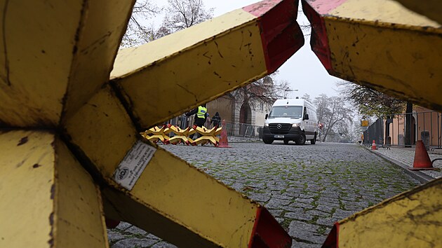 Bezpenostn kontroly na Praskm hrad. (15. listopadu 2022)