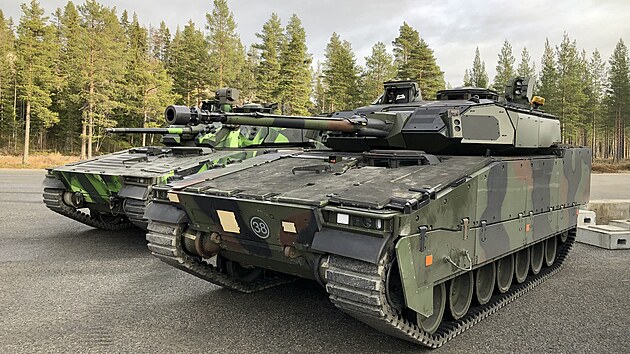 Obrnnce CV90 na testovacm polygonu vrobce Hgglunds pobl vdskho msteka rnskldsvik