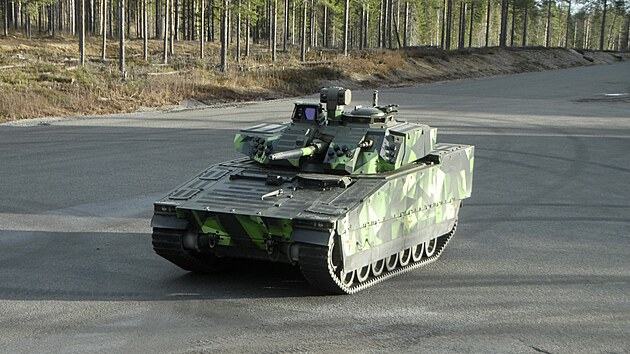 Obrněnec CV90 pro českou armádu na testovacím polygonu výrobce Hägglunds poblíž švédského městečka Örnsköldsvik.