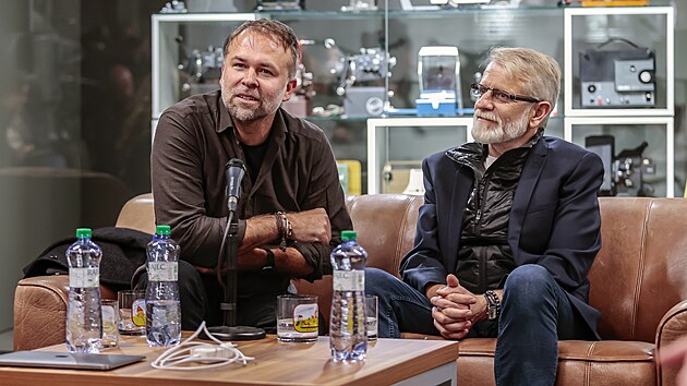 Režisér Dan Svátek (vlevo) a spisovatel Josef Formánek při besedě s návštěvníky 1. Zlínského filmového víkendu. (listopad 2022)