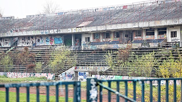 Starý brněnský stadion za Lužánkami sice díky rozlučce Petra Švancary na čas ožil, stále je však v dezolátním stavu. Nový se na jeho místě neplánuje.