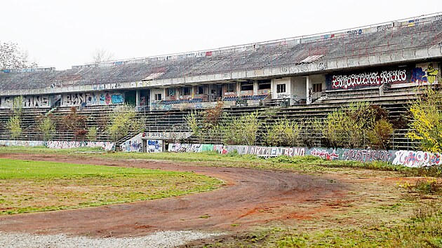 Starý brněnský stadion za Lužánkami sice díky rozlučce Petra Švancary na čas ožil, stále je však v dezolátním stavu. Nový se na jeho místě neplánuje.