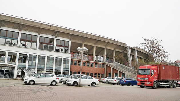 Odvolac krajsk soud na zatku listopadu 2022 rozhodl, e zpevnn plochy za Lunkami pat Brnu. Tm se odblokoval rozvoj cel lokality, nov stadion zde vak msto neplnuje.