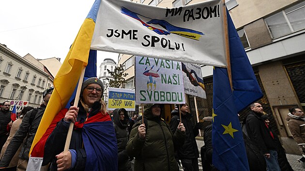 Pochod na podporu demokracie nazvan R stoj na stran napaden Ukrajiny. (17. listopadu 2022)