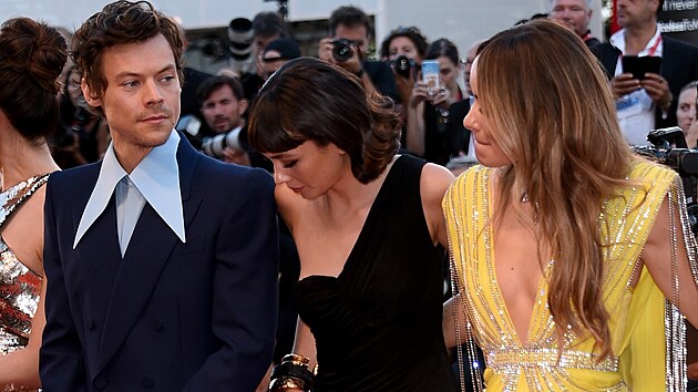 Harry Styles, Sydney Chandler a Olivia Wilde na filmovm festivalu v Bentkch pedstavili film To nic, drah.