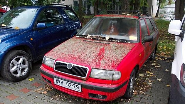 Jedno z aut s propadlou technickou, které bylo odtaženo z prostějovských ulic. Pokud si ho majitel rychle nevyzvedne, čeká vůz prodej v dražbě, nebo sešrotování.