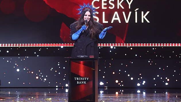 Ewa Farna se tentokrát mezi zp�va�kami umístila na druhém míst� (12. listopadu...