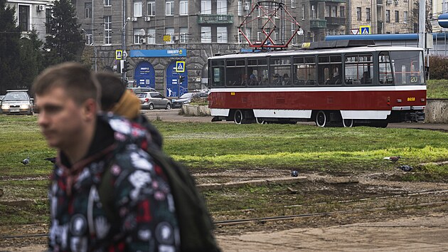 V Charkov zahjila provoz prvn z tramvaj, kter mstu daroval prask dopravn podnik. (10. listopadu 2022)