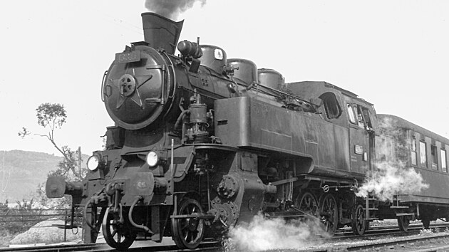 Parn lokomotiva 433.037 ve stanici Chornice