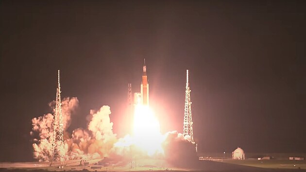 Start rakety SLS s lod Orion k misi Artemis I