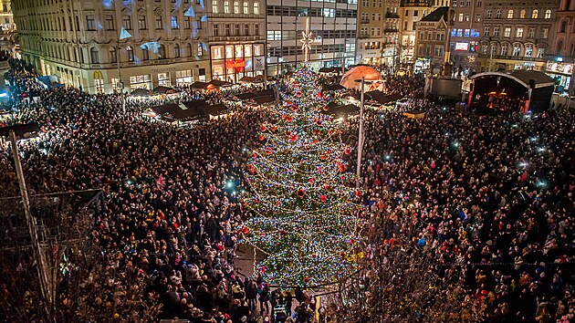 Vánoční trhy v Brně v předchozích letech navštěvovalo kolem milionu lidí. Poslední dva roky byly trhy kvůli covidu výrazně omezené.