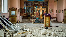 Kostel v ukrajinské obci Miroliubivka zniený po úderu ruské armády (12....