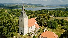 Kostel se h�bitovem je znovu na prodej. Areál v Roudníkách se nabízí za 4,5...