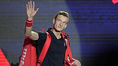 Jií Leheka zdraví diváky ped finále Turnaje mistr pro hráe do 21 let.
