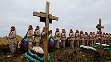 Poheb proruských voják na hbitov v okupovaném ukrajinském Luhansku (11....