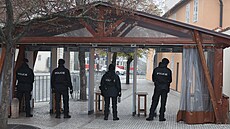 Bezpe�nostní kontroly na Pra�ském hrad�. (15. listopadu 2022)