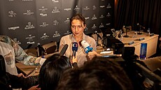Anna Kellnerová z týmu Prague Lions hovoí na tiskové konferenci ped zaátkem...