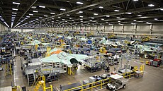 Továrna „Air Force Plant 4“ na výrobu letounů F-35 v texaském Fort Worth