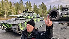 Obrnnce CV90 pro eskou armádu na testovacím polygonu výrobce Hägglunds poblí...