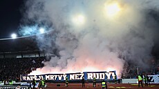 Fanoušci Baníku Ostrava při utkání s AC Sparta Praha