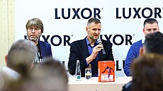 JIí Zídek (uprosted) mluví o nové publikaci Petra Kotena.