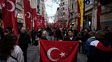 Istanbulskou Tídu nezávislosti neboli Istiklal Caddesi po útoku, pi nm...