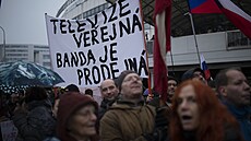 Demonstrace iniciativy „Česko na 1. prvním místě“ před budovou České televize...