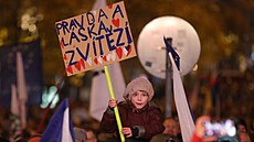 Koncert pro budoucnost na V�clavsk�m n�m�st�. Vystoup� rusk� feministick�...