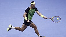 Rafael Nadal bhem zápasu Turnaje mistr proti Felixi Augeru-Aliassimovi.