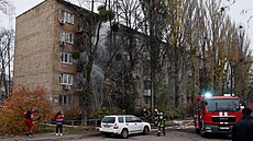 Zásah hasičů v Kyjevě po ruském útoku. (15. listopadu 2022)