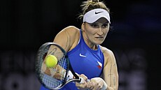 Markéta Vondrou�ová b�hem utkání na Billie Jean King Cupu ve skotském Glasgow.