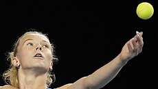 Kate�ina Siniaková se p�ipravuje na podání na Billie Jean King Cupu ve skotském...