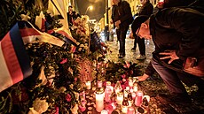 Zástupci �SSD u  památníku na Národní t�íd� u p�íle�itosti výro�í 17....