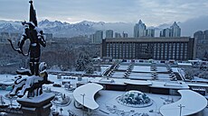 Památník nezávislosti v Almaty (17. listopadu 2022)