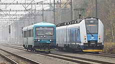 Nový obrázek. Z Rosic nad Labem do Stéblové už vlaky jezdí po dvou kolejích.